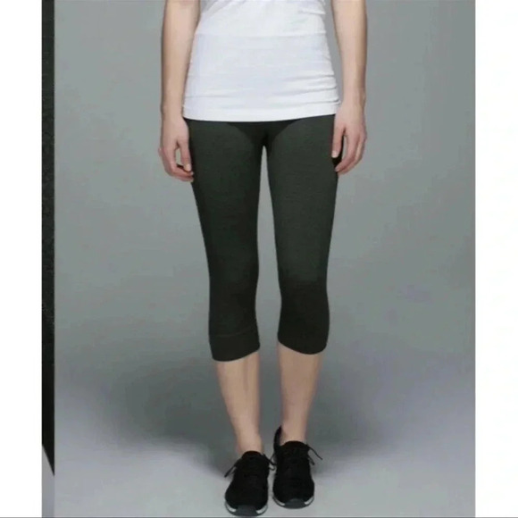 Lululemon Seamlessly Street Crop Heathered Gator Green Size 4 - Picture 1 of 11
